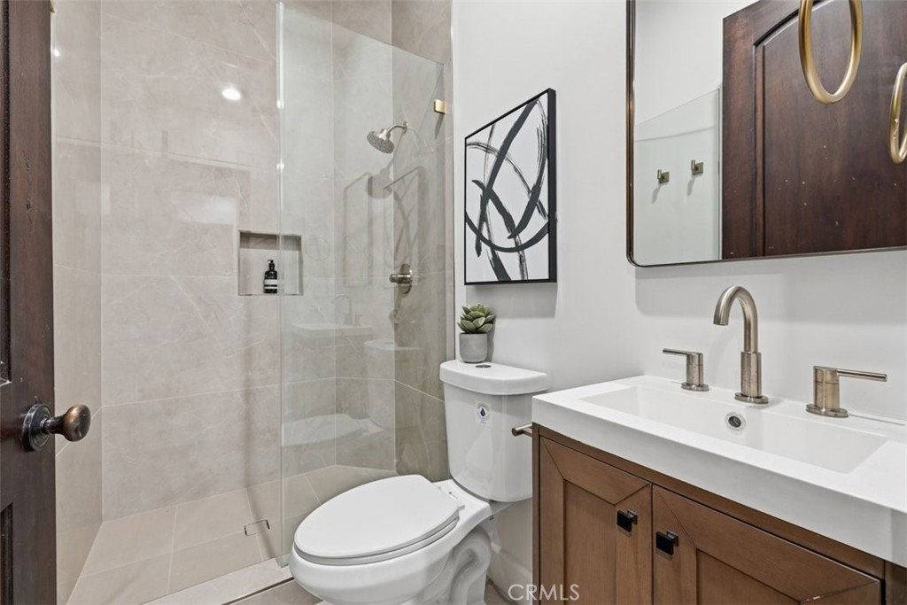 22953 Oxnard Street Property Photo 19