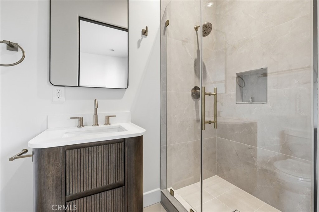 22953 Oxnard Street Property Photo 21