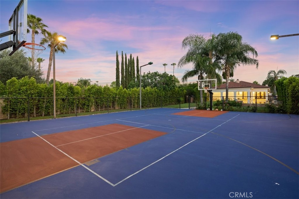 22953 Oxnard Street Property Photo 22