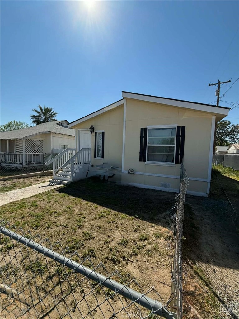 473 Cedar Property Photo 2