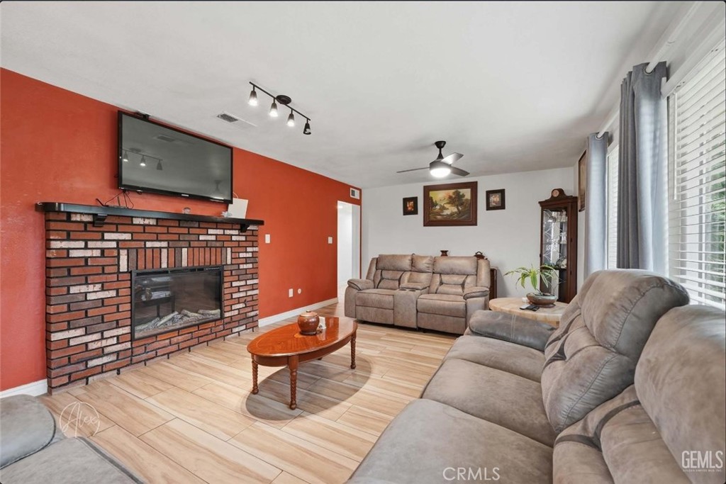 253 E Mckee Property Photo 12