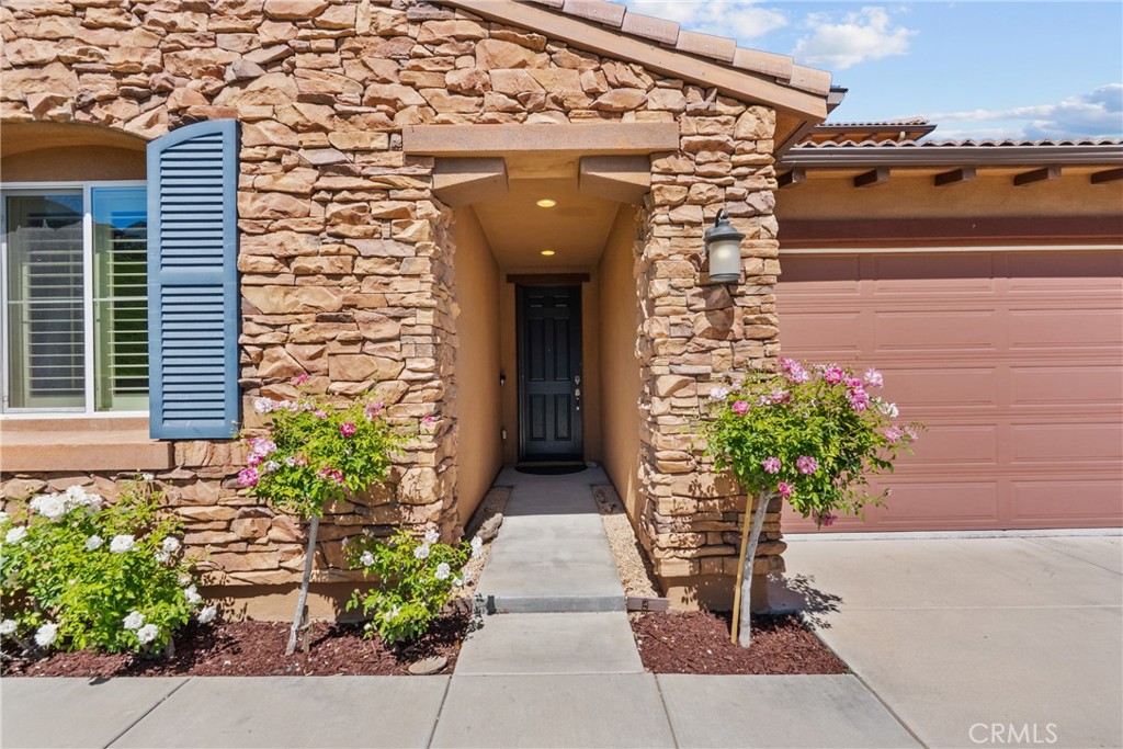 24557 Rosette Property Photo 4
