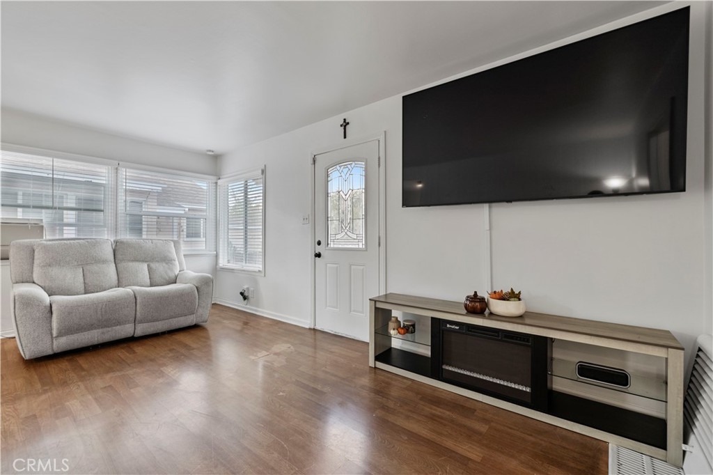 38609 Ladelle Avenue Property Photo 4