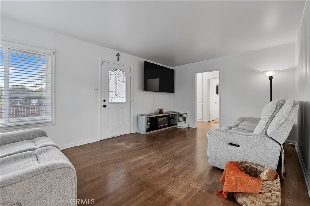 38609 Ladelle Avenue Property Photo 6