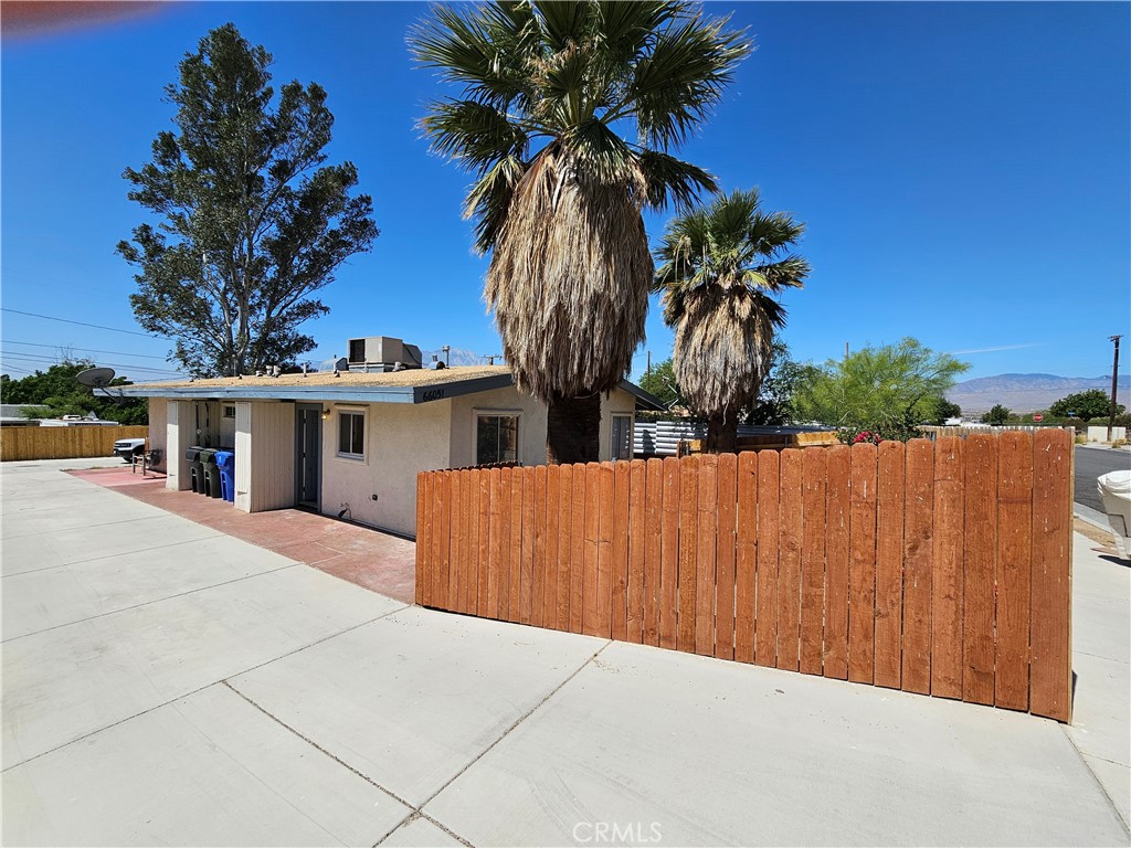 66051 3rd Property Photo 1