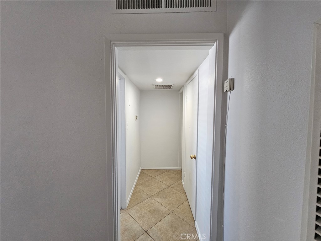 66051 3rd Property Photo 6