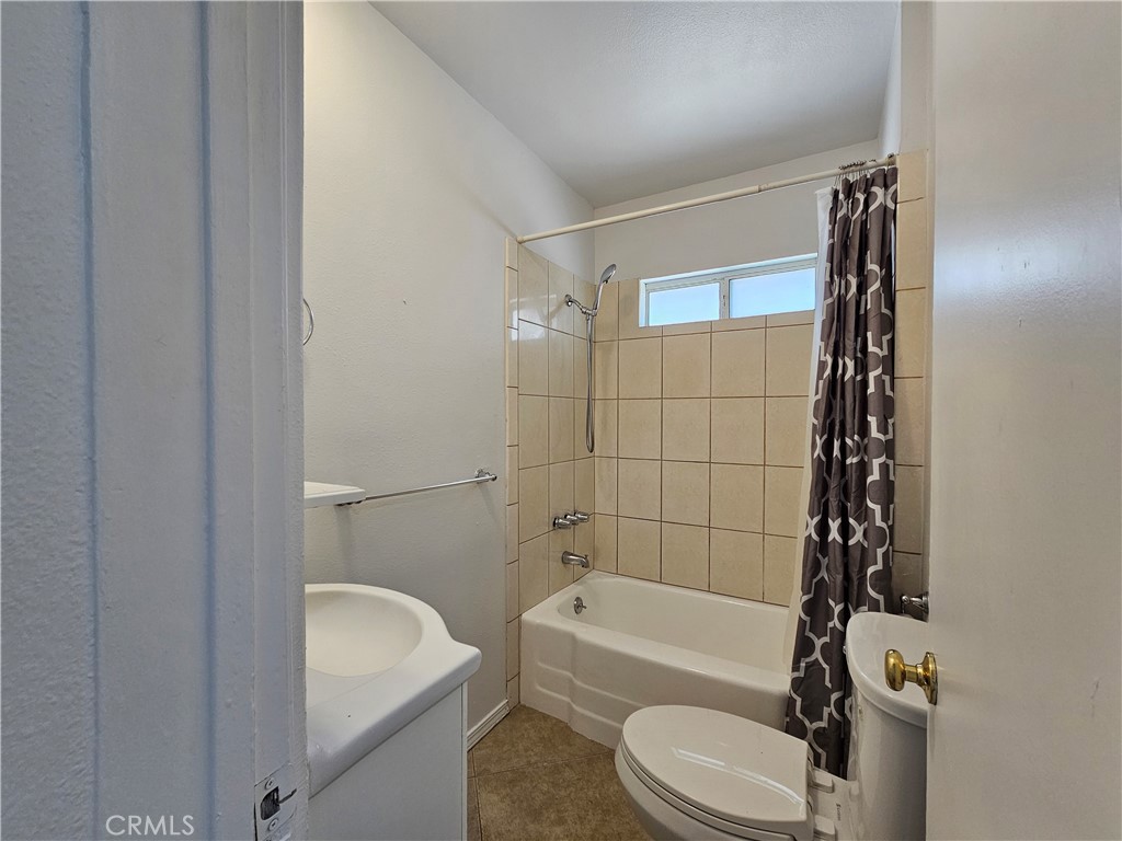 66051 3rd Property Photo 8