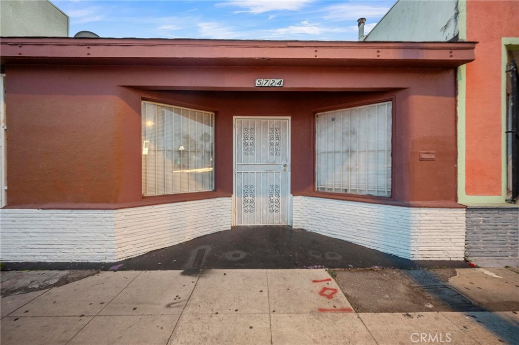 5724 E Beverly Boulevard Property Photo 1