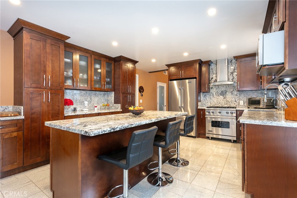 20925 Almazan Road Property Photo 8