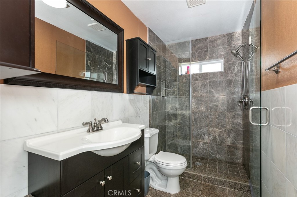20925 Almazan Road Property Photo 16