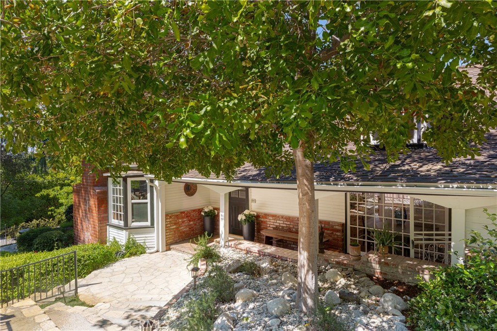 4650 Encino Avenue Property Photo 9