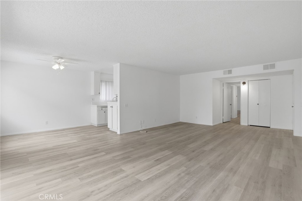 5400 Lindley Avenue 121 Property Photo 6