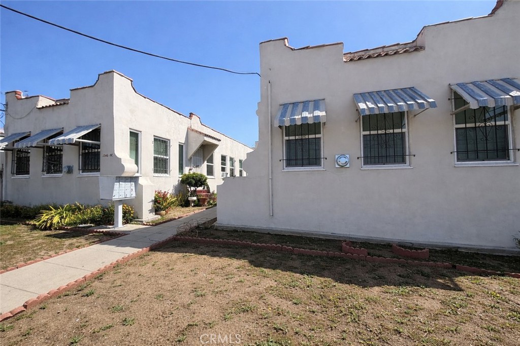1246 N Kenmore Ave Property Photo 3