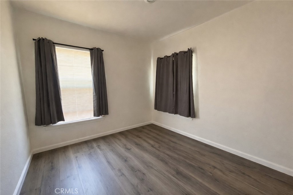 1246 N Kenmore Ave Property Photo 6
