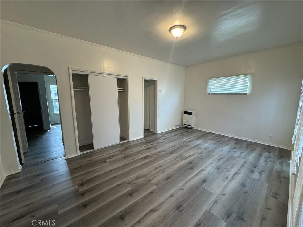 1246 N Kenmore Ave Property Photo 7