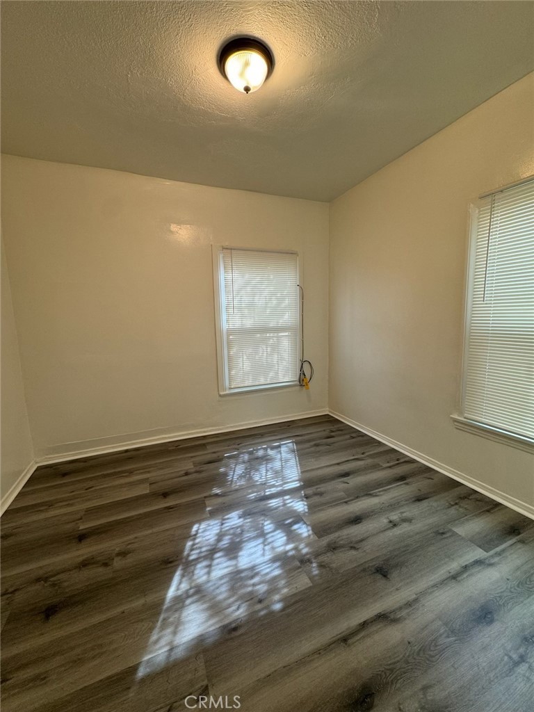 1246 N Kenmore Ave Property Photo 8