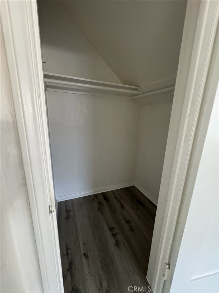 1246 N Kenmore Ave Property Photo 13