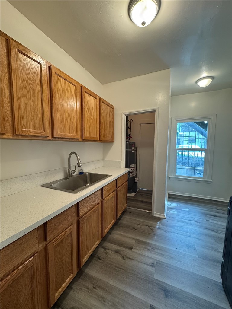 1246 N Kenmore Ave Property Photo 18
