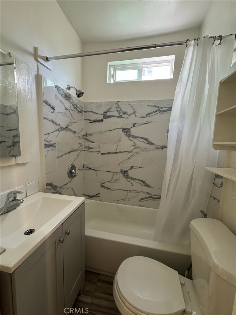 1246 N Kenmore Ave Property Photo 23