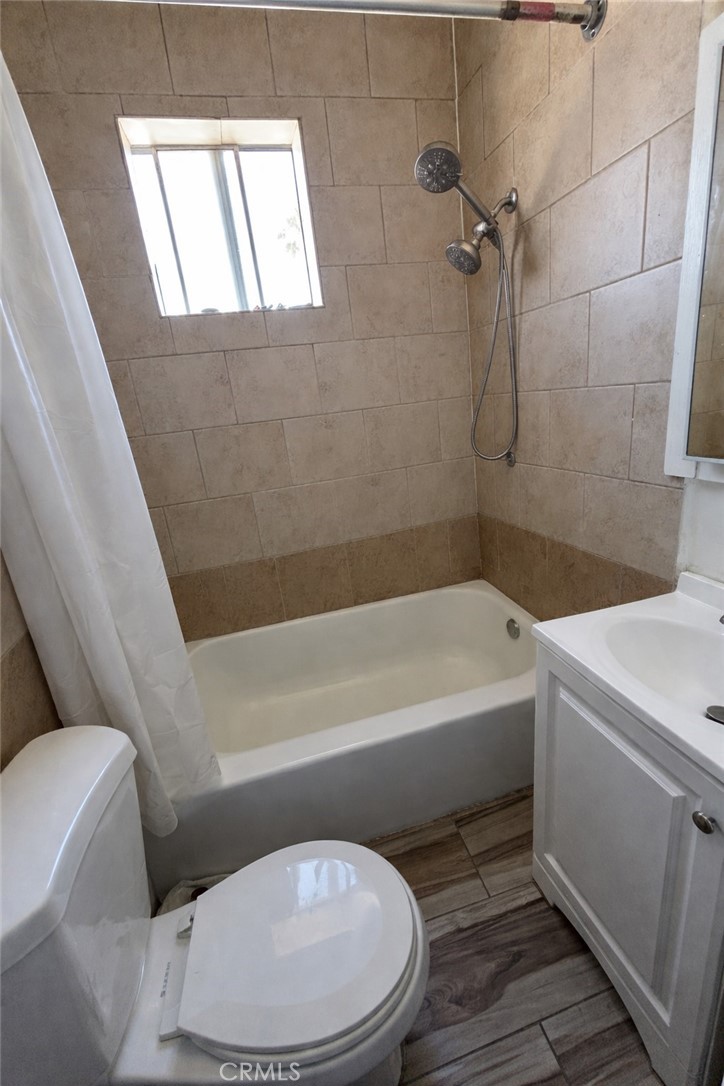1246 N Kenmore Ave Property Photo 25