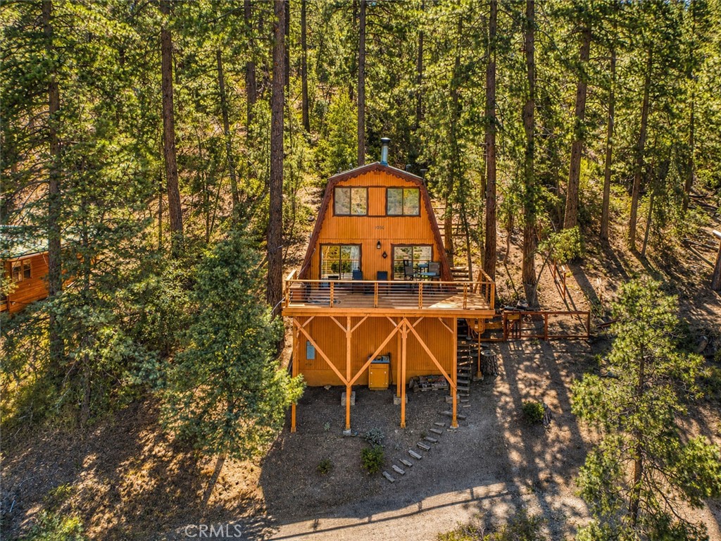 1916 Rustic Way Property Photo 3