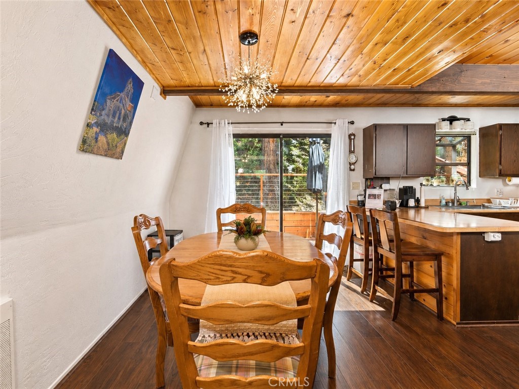 1916 Rustic Way Property Photo 5