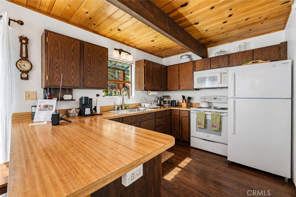 1916 Rustic Way Property Photo 6