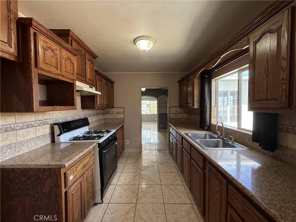 407 E Street Property Photo 1