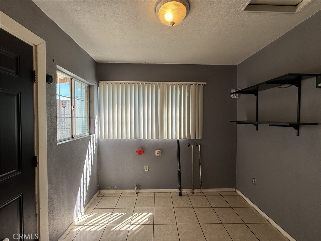 407 E Street Property Photo 14