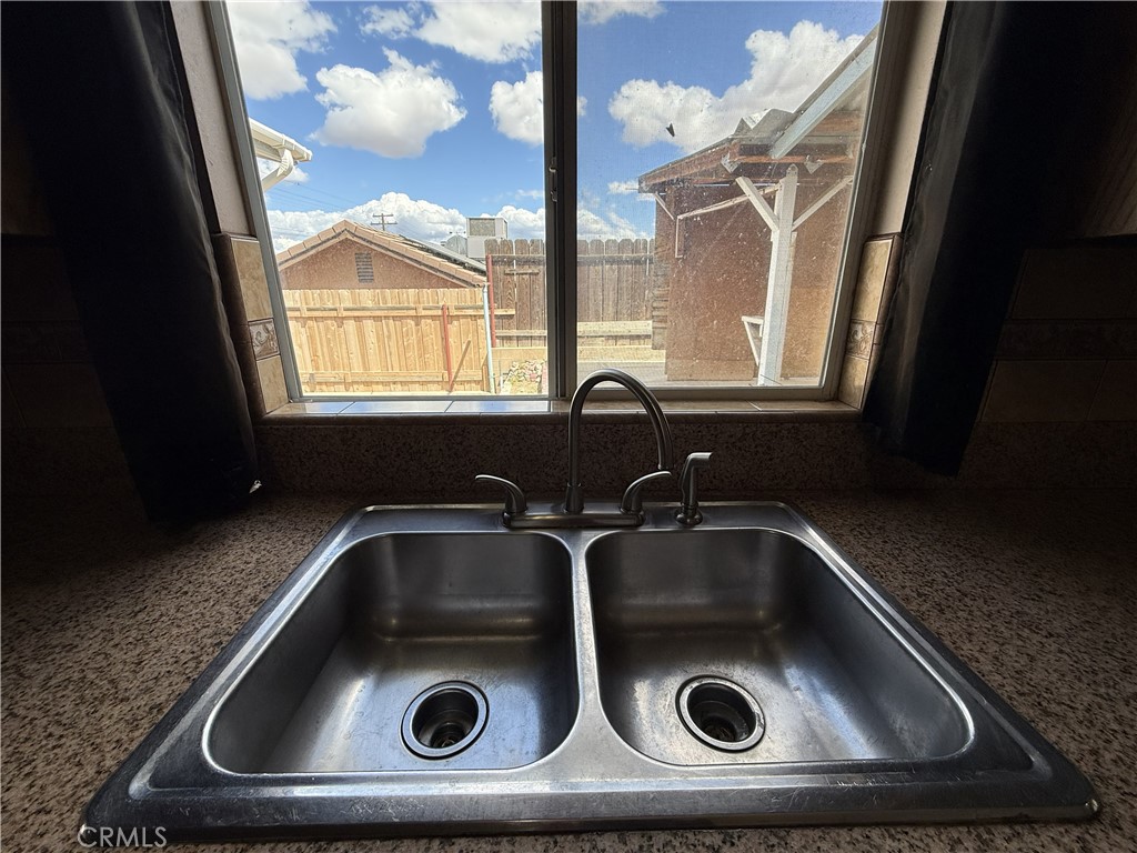 407 E Street Property Photo 16