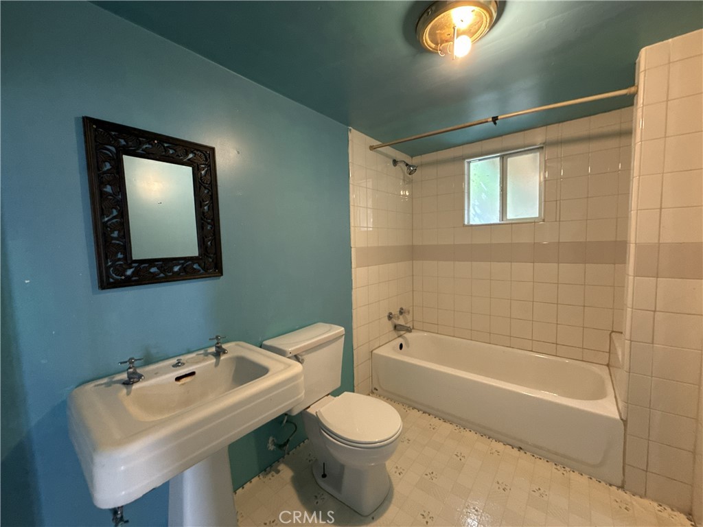 407 E Street Property Photo 44