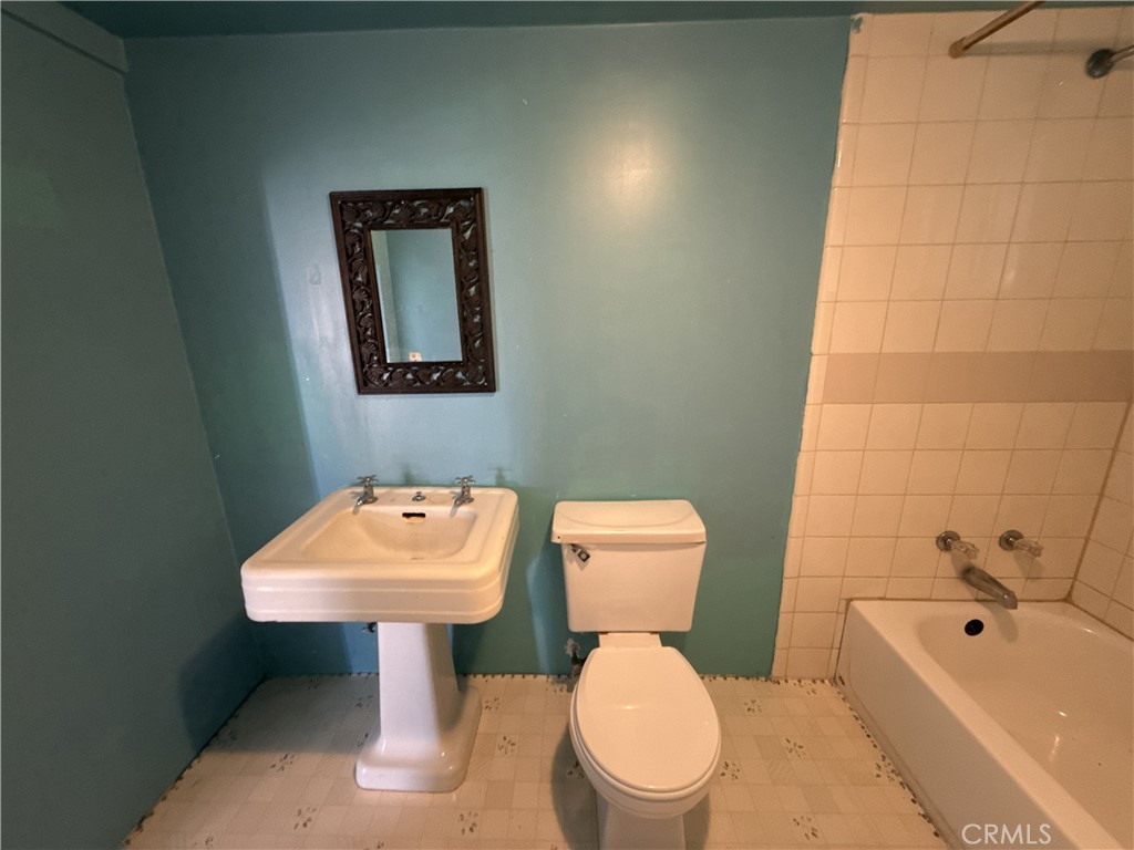 407 E Street Property Photo 45