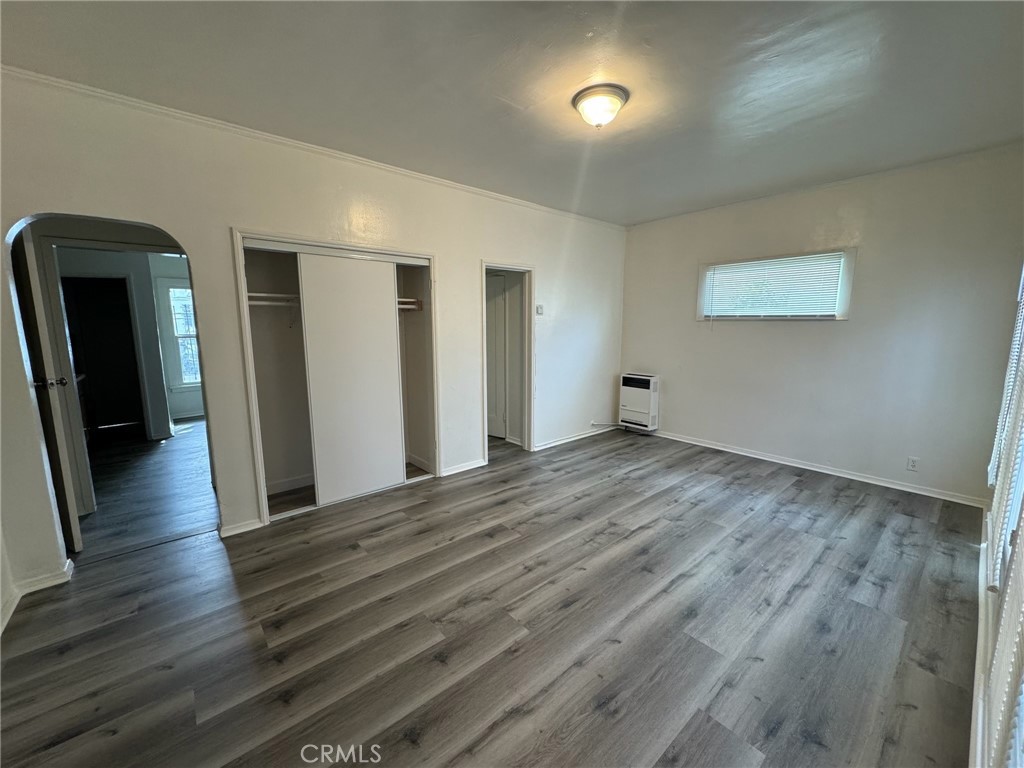 1246 N Kenmore Ave Property Photo 7