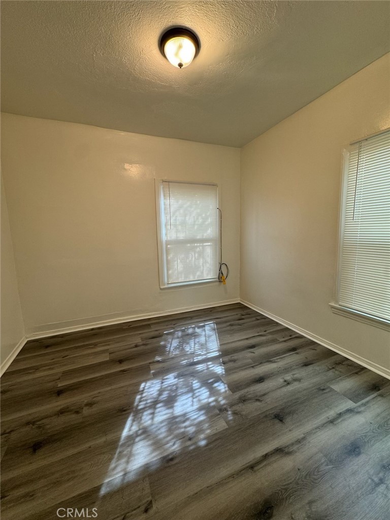1246 N Kenmore Ave Property Photo 8