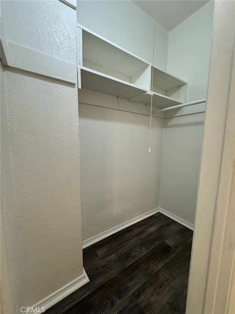 1246 N Kenmore Ave Property Photo 10