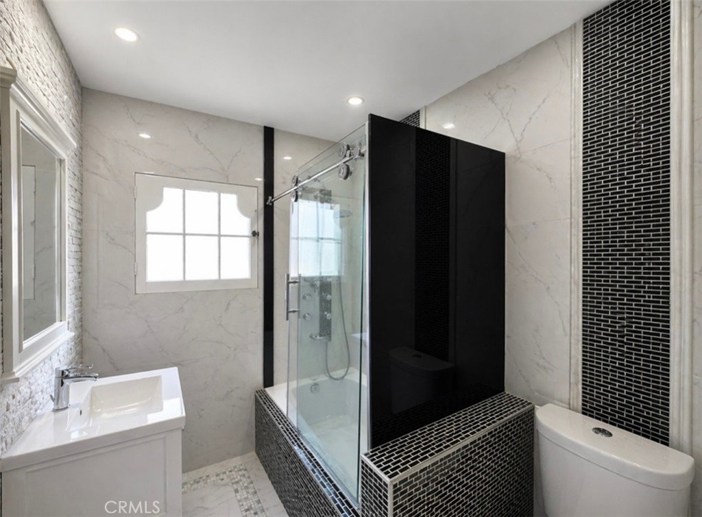 710 Adelaide Place Property Photo 28