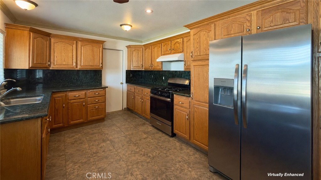 1011 Shadow Property Photo 6