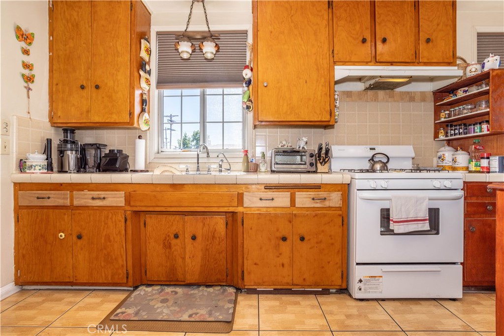 12849 Montague Property Photo 11