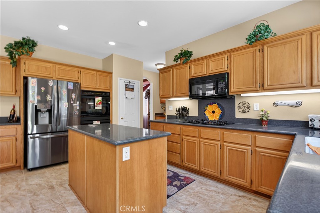 21012 Oakriver Property Photo 18