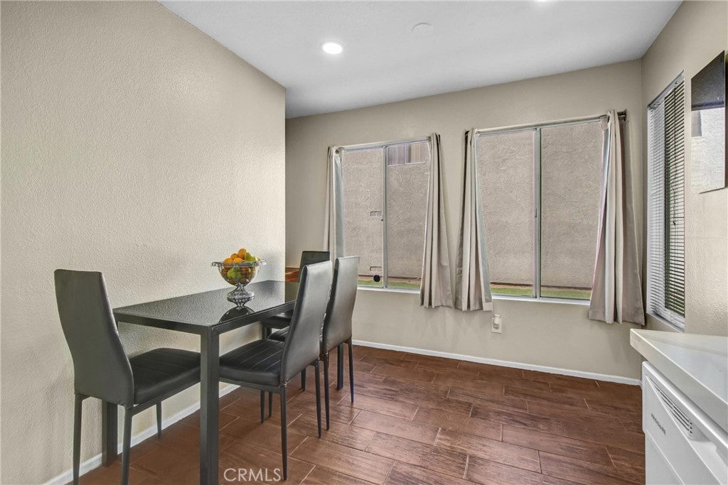 37940 42nd Street E 125 Property Photo 8