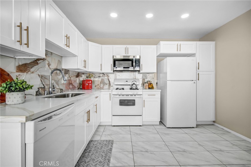 37940 42nd Street E 125 Property Photo 10