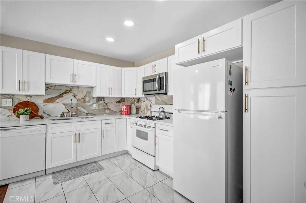 37940 42nd Street E 125 Property Photo 11
