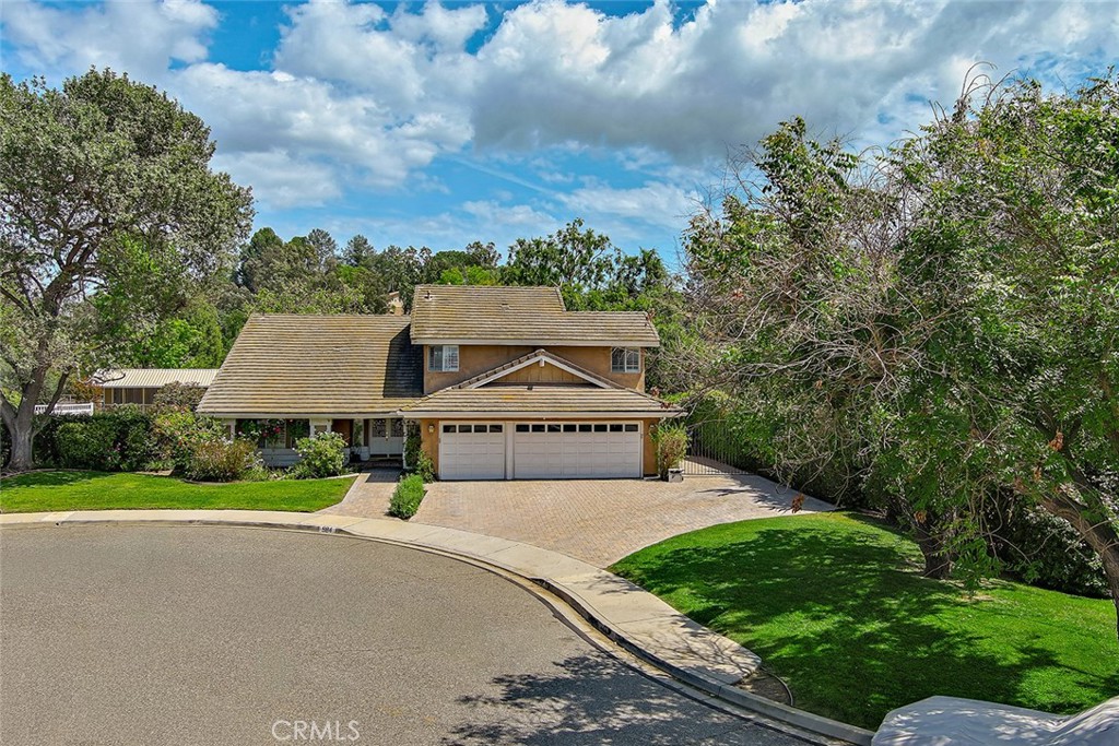 984 Oakmont Court Property Photo 1