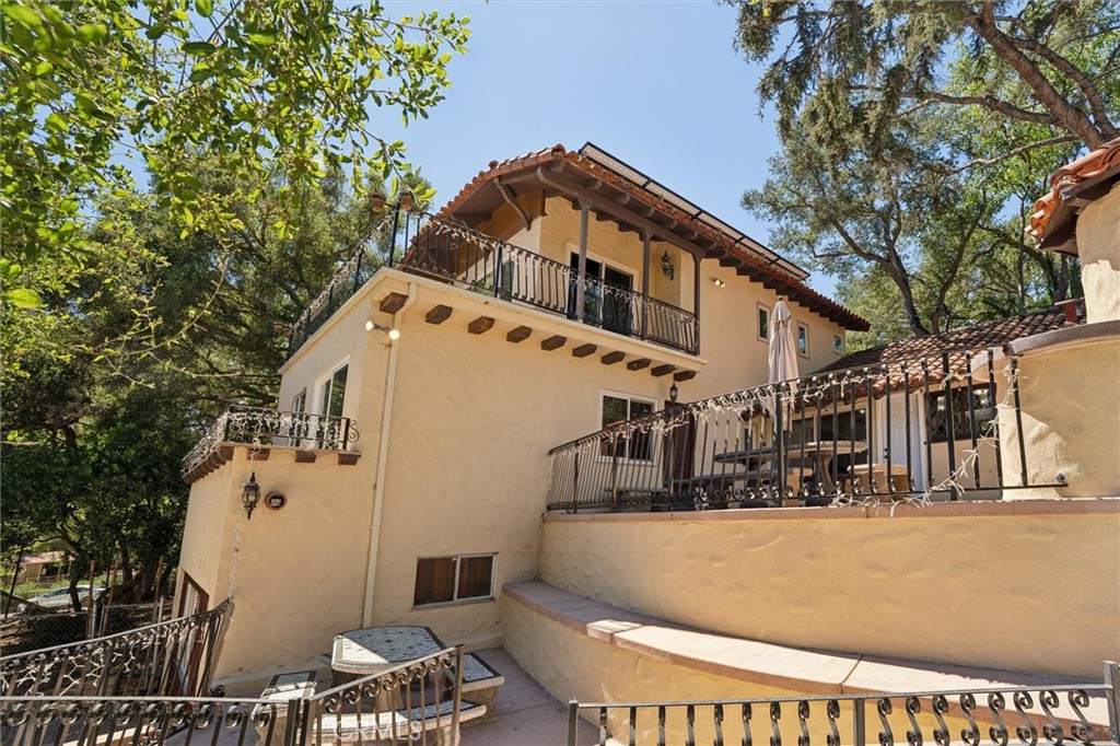 736 Crater Oak Drive Property Photo 4