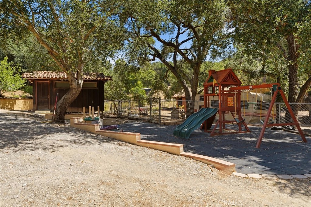736 Crater Oak Drive Property Photo 12