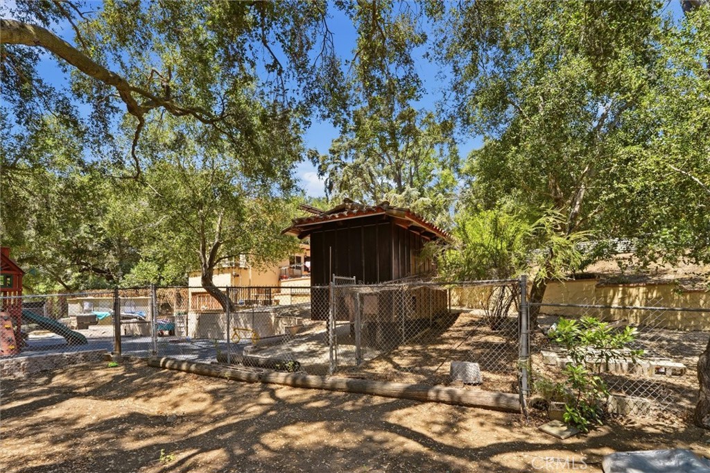 736 Crater Oak Drive Property Photo 16