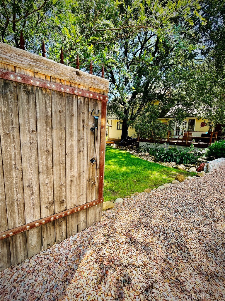 23230 Raymond Property Photo 2