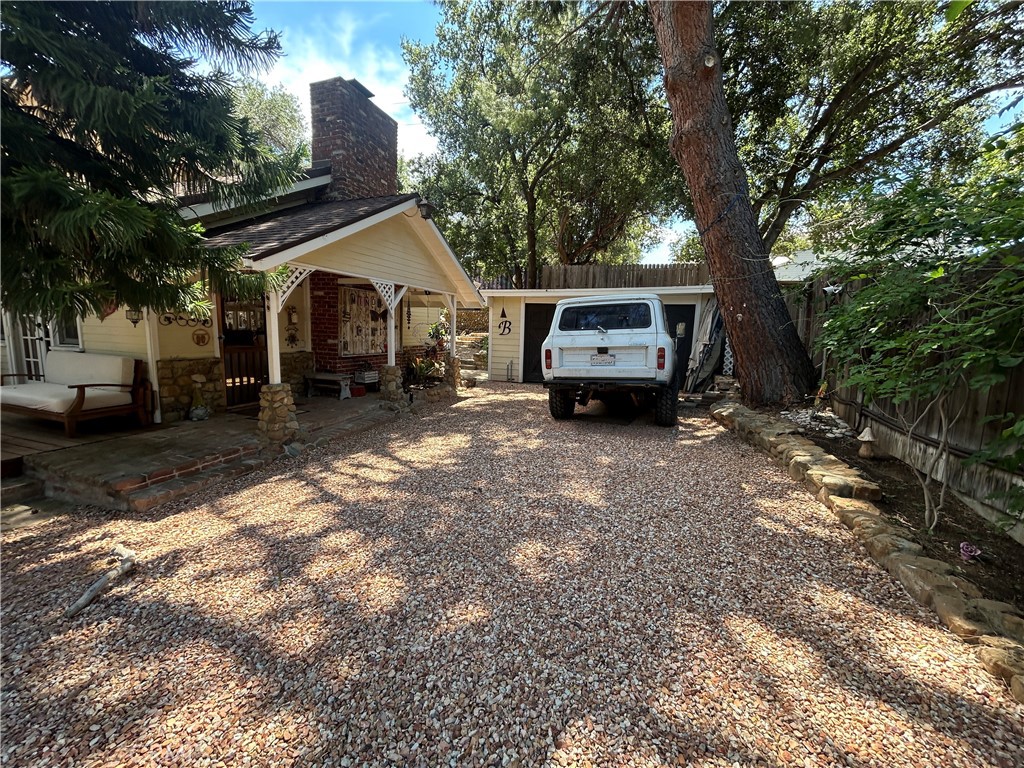 23230 Raymond Property Photo 4