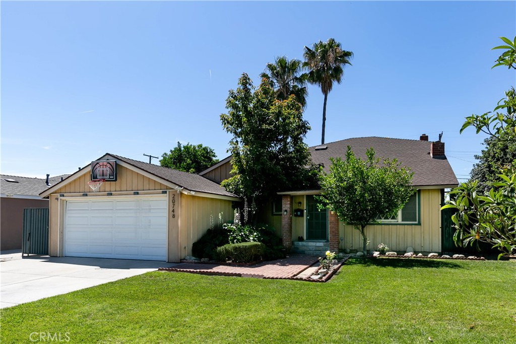 20748 Vose Property Photo 2