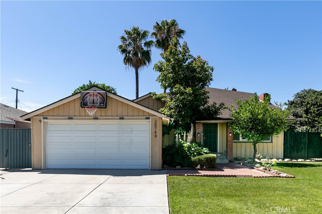 20748 Vose Property Photo 3